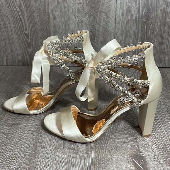 NEW Badgley Mischka Everafter Embellished Blocked Heel Sandal in Ivory Satin 8.5 - Picture 2 of 14